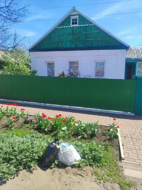 Продается газифицированный дом в харцызске, находится в 500 метрах от трассы донецк-ростов, на автом... - фотография