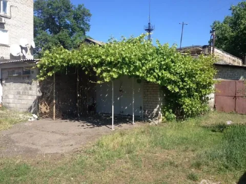 ✅продается гараж с пристройкой в г. Харцызске за военкоматом (пер. Бирюзова). Площадь гаража - 21 кв... - фотография