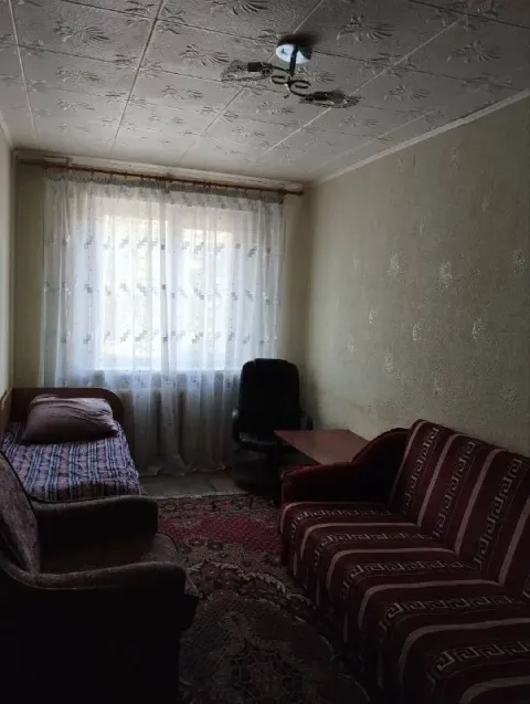 Сдаётся двухкомнатная квартира, город харцызск, район черёмушки, мкр. Металлургов дом 6,второй этаж... - фотография