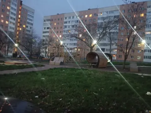 Продаётся трехкомнатная квартира 🌆 ленина 91, в центре мариуполя📍 🔹 1 этаж девятиэтажного дома 🔹рядо... - фотография