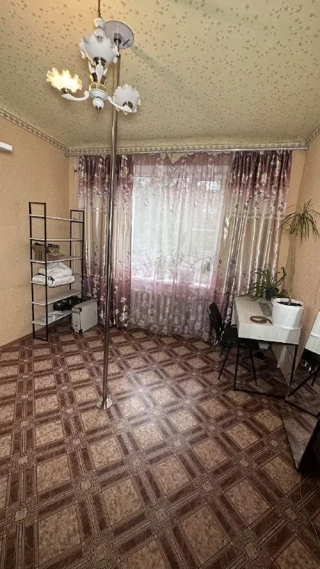 Харцызск продам крупногабаритную 3-комнатную квартиру в центре, 1/4 кирпичного дома ✅ общая площадь... - фотография