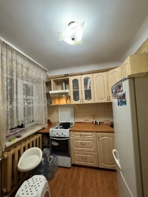 Продаю 1 комнатную квартиру продажа от собственника❗️ 🌇г. Зугрэс по ул. К. Маркса📍 ✅кирпичный дом, 1... - фотография