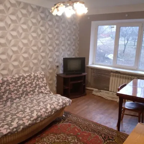 Сдам двухкомнатную квартиру в харцызске на черёмушках. Есть всё необходимое ( интернет, стиральная,... - фотография