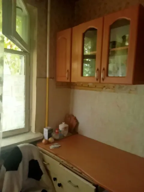 Сдам трёхкомнатную квартиру в центре харцызска, недорого +79493377240 - фотография