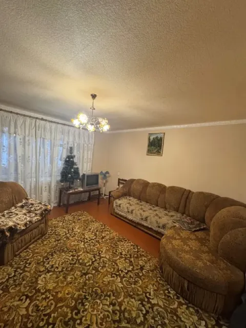 Продам 2 комн. Квартиру г. Зугрэс ✅этаж 2/9 ✅площадь 54м2 продам 2х ком. Квартиру г. Зугрэс. 2-й эта... - фотография