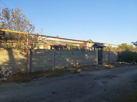 Продам домовладение
С участком земли 15 соток

🌇В донецке, кировский район, кировский бассейн кирове... - фотография