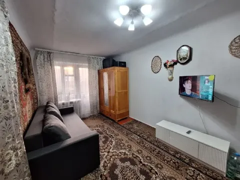 Сдам 1-комнатную квартиру на длительный срок от собственника. Харцызск, центр, б-р полупанова. В ква... - фотография