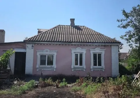 Продаётся добротный газифицированный дом 🌇в  мариуполе. Расположен в ильичевском районе, ориентир- п... - фотография