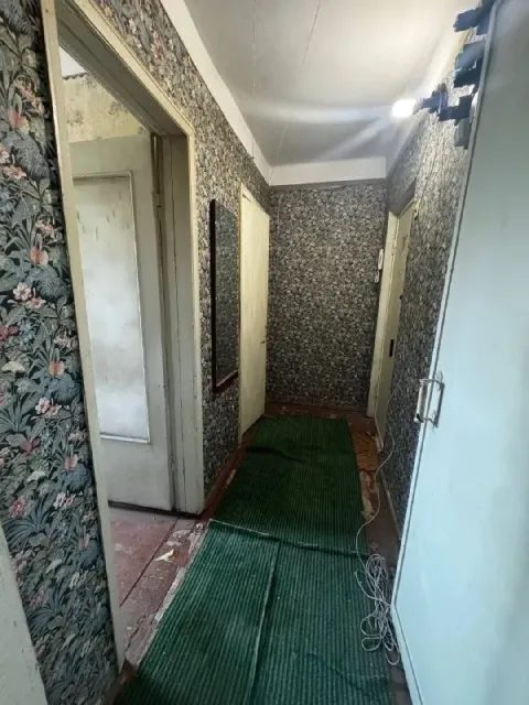 🏡продаётся 1-однокомнатная квартира 🌇город: шахтёрск днр 🗺ориентир пост гаи • этажность–3/5 жилого д... - фотография