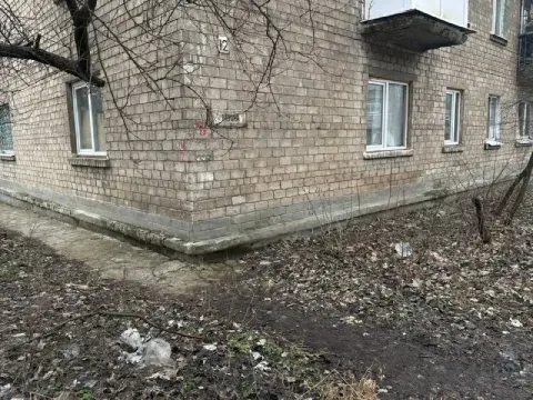 Продам 2-комнатную квартиру на 1 этаже, отлично подойдёт под магазин! Город: харцызск. 📍 адрес: труб... - фотография