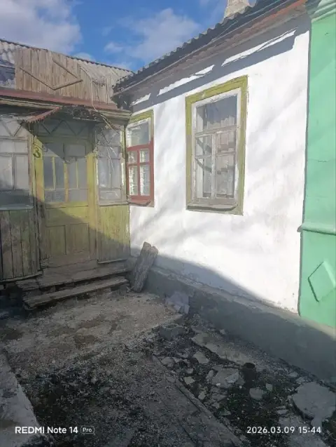 Продам дом с печным отоплением. Есть скважина. Дом требует ремонта. Рядом все коммуникации. Дом нахо... - фотография