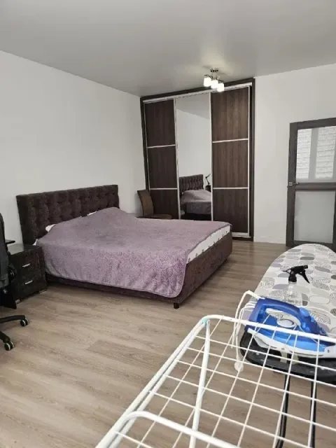 Сдаётся от собственника - просмотр через агентство. Просторная 2 комнатная квартирa 🌇донецк, пр-кт м... - фотография