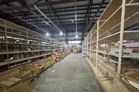 Аренда складского помещения с рампой 1800м2 в центре донецка-парк щербакова-ул. 9-го января ☎️794950... - фотография