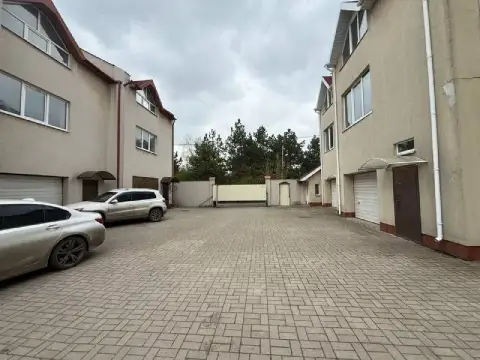 Продается таунхаус: идеальное сочетание комфорта и удобства!

🌇Донецк, всего в 7 минутах от крытого ... - фотография
