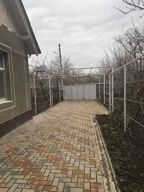 🏠 Продаётся дом‑квартира на земельном участке в ленинском районе донецка — рядом с администрацией, в... - фотография