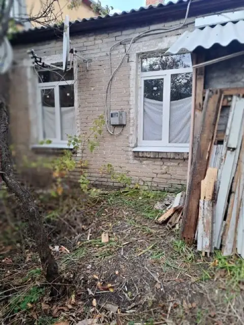 Продаётся двухкомнатная квартира на земле в петровском р-не города донецка! Дом на 4 хозяина. В квар... - фотография