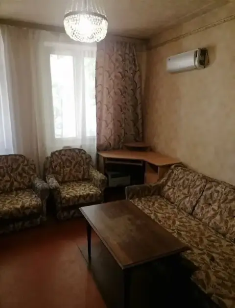 Сдам 2х. Комн. Квартиру в ворошиловском районе пр. Театральный 5, 2к, 47м кв, второй этаж, есть бак ... - фотография