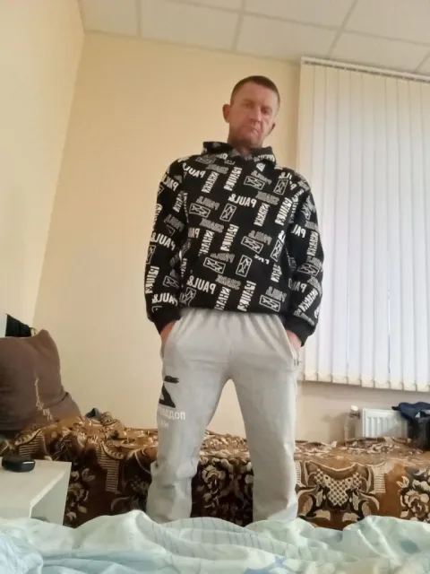 Сниму квартиру на длительный срок. В городе ясиноватой. Чистоту и порядок гарантирую. Своевременную... - фотография