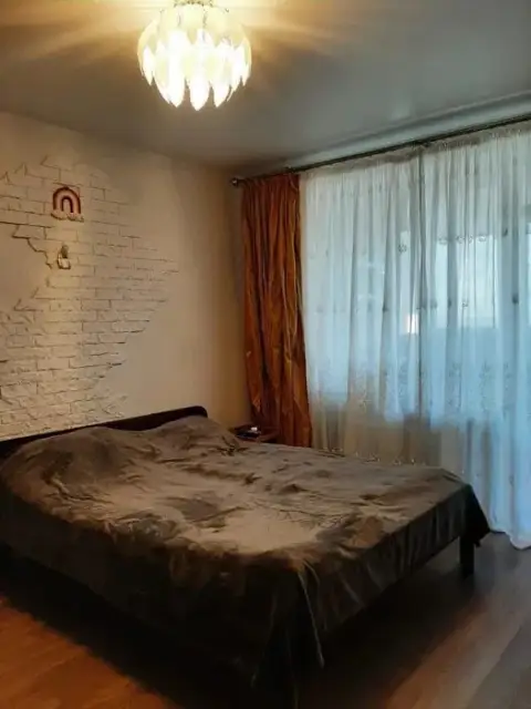 Сдаётся в аренду 2-к квартира, м-н широкий
Кировский р-н, г. Донецк

Рядом магазины, школы, садики и... - фотография
