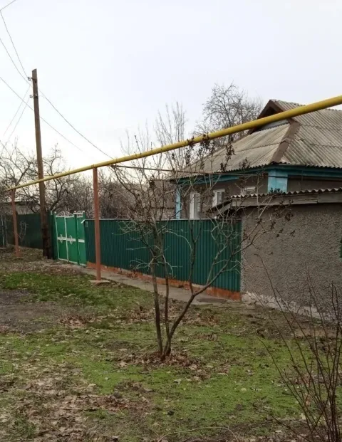 Продам газифицированный дом в г/о енакиево, на юнкоме, ул. Бутлерова общая площадь 72,6 кв. М. , из... - фотография