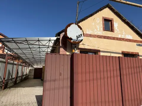 Дом — ленинский район, ориентир больница оцкб
Общая площадь — 100 кв. М.

Продается благоустроенный ... - фотография