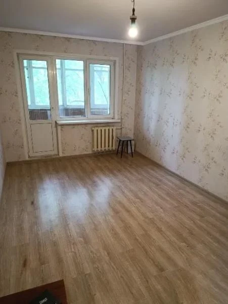 2-К квартира на б. Шахтостроителей возле рынка. Не угловая, комнаты смежные. Сделан качественный рем... - фотография