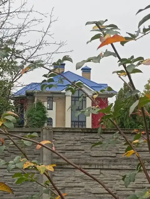 Дом — куйбышевский район, ул. Порт-артурная, 17

Общая площадь — 215 кв. М.

Трёхуровневый дом рядом... - фотография