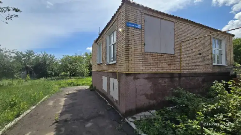 Прoдаю двухэтажный, дачный дом 101 м² с газом, гаражом, баней
Нa учacткe 8.5 coт,

🌇Дhр, муниципальный окpуг алексaндpoвcкий, ct aвтомобилиcт, ул. Зeмляничная!
Ориентир :александровка, через луг, до улицы петровского= 2 км📍

💰Цена 2 млн рублей + торг!

🏠 Дом, 2х этажный =101 м²  из кирпича фагот!
✅Построен  из качественных материалов.

Первый этаж:
Прихожая, кухня, санузел, котельная, лестница и гараж!

Второй этаж:
Лестница и 3 комнаты, гардеробная

✅Проведен интернет, тв.
✅ - фотография - 1