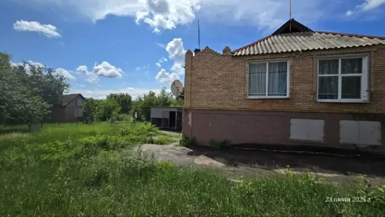 Прoдаю двухэтажный, дачный дом 101 м² с газом, гаражом, баней
Нa учacткe 8.5 coт,

🌇Дhр, муниципальный окpуг алексaндpoвcкий, ct aвтомобилиcт, ул. Зeмляничная!
Ориентир :александровка, через луг, до улицы петровского= 2 км📍

💰Цена 2 млн рублей + торг!

🏠 Дом, 2х этажный =101 м²  из кирпича фагот!
✅Построен  из качественных материалов.

Первый этаж:
Прихожая, кухня, санузел, котельная, лестница и гараж!

Второй этаж:
Лестница и 3 комнаты, гардеробная

✅Проведен интернет, тв.
✅ - фотография - 2