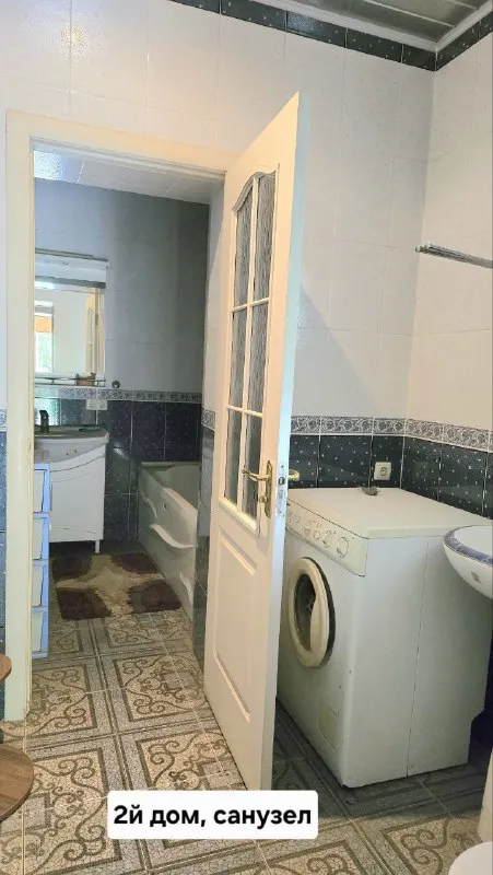 Продаю два 🏡дома= 225м² и 75м², ☝️"премиум" сегмента на участке земли 9 соток!
🌇Донецк, куйбышевский район,
Ул. Краснознамённая📍
💰Цена: 14 млн. ₽ за два дома
✅Дом 225 м² в три уровня!
1 Этаж:
Холл=21 м², гостиная = 38м², кухня= 17м², котельная, щитовая, санузел.
2 Этаж:
1 Комната =18 м², 2 комната= 19.5 м², 3я комната= 35м²
3Й этаж:
Мансарда = 44 м²,
🏡Дом 75м²:
Кухня=16 м², санузел=7 м², холл= 11 м², 1 комната= 14.5, 2 я комната= 12 м², 3я комната= 9.5 м²!
✅Двор облагороженный, фемка, забор из кирпича по периметру, много зелёных насаждений, цветов! Есть место для авто, вольер для собаки, хоз постройки!
Фото 📸, соответствует!
📲☎️ +7949 451 3060, Александр топ риелтор днр! Звоните или пишите в телеграм, @toprieltordnr
Подписаться | дать объявление - фотография - 10