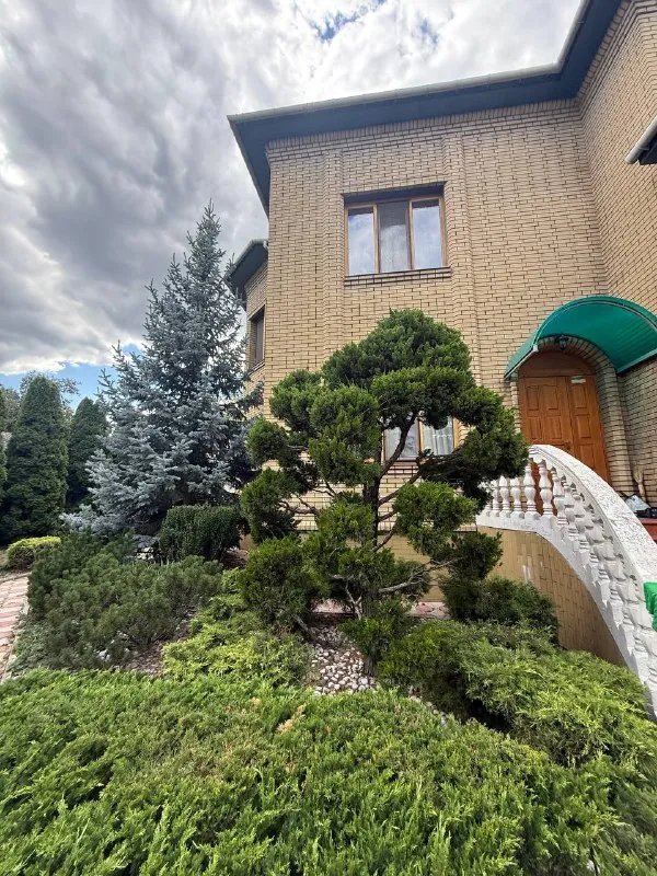🔤🔤🔤🔤🔤🔤🔤🔤 🔤🔤🔤🔤
Продажа дома 🏡

Тихий центр - рядом отель прага - парк щербакова ‼️
Локация 🔝ул. Торецкая

Показ в любое время ключи 🔑 в агентсве ‼️
Документы готовы ‼️
📌Домашний кинотеатр, баня на дровах, гараж, теплый пол, кабинет, авто-полив растений, газовый котел !

Цена: 25.000.000
Квадратура 350
Земли 8 соток приватизираванных
Дом не требует ремонта

+79496455686 - фотография - 3