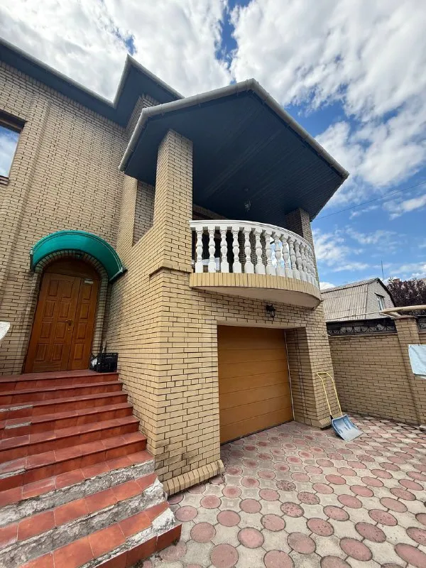 🔤🔤🔤🔤🔤🔤🔤🔤 🔤🔤🔤🔤
Продажа дома 🏡

Тихий центр - рядом отель прага - парк щербакова ‼️
Локация 🔝ул. Торецкая

Показ в любое время ключи 🔑 в агентсве ‼️
Документы готовы ‼️
📌Домашний кинотеатр, баня на дровах, гараж, теплый пол, кабинет, авто-полив растений, газовый котел !

Цена: 25.000.000
Квадратура 350
Земли 8 соток приватизираванных
Дом не требует ремонта

+79496455686 - фотография - 4