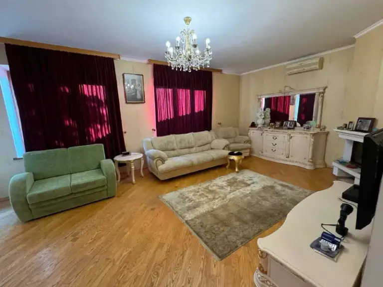 🔤🔤🔤🔤🔤🔤🔤🔤 🔤🔤🔤🔤
Продажа дома 🏡

Тихий центр - рядом отель прага - парк щербакова ‼️
Локация 🔝ул. Торецкая

Показ в любое время ключи 🔑 в агентсве ‼️
Документы готовы ‼️
📌Домашний кинотеатр, баня на дровах, гараж, теплый пол, кабинет, авто-полив растений, газовый котел !

Цена: 25.000.000
Квадратура 350
Земли 8 соток приватизираванных
Дом не требует ремонта

+79496455686 - фотография - 5