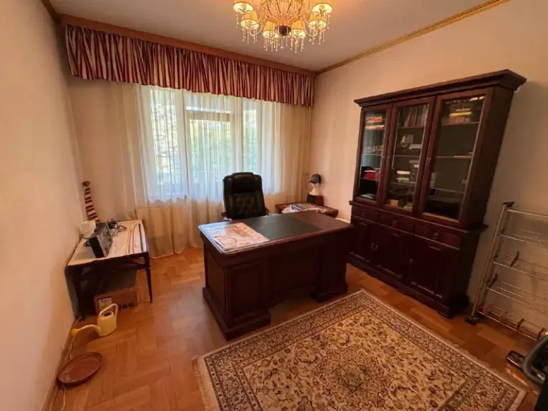 🔤🔤🔤🔤🔤🔤🔤🔤 🔤🔤🔤🔤
Продажа дома 🏡

Тихий центр - рядом отель прага - парк щербакова ‼️
Локация 🔝ул. Торецкая

Показ в любое время ключи 🔑 в агентсве ‼️
Документы готовы ‼️
📌Домашний кинотеатр, баня на дровах, гараж, теплый пол, кабинет, авто-полив растений, газовый котел !

Цена: 25.000.000
Квадратура 350
Земли 8 соток приватизираванных
Дом не требует ремонта

+79496455686 - фотография - 7