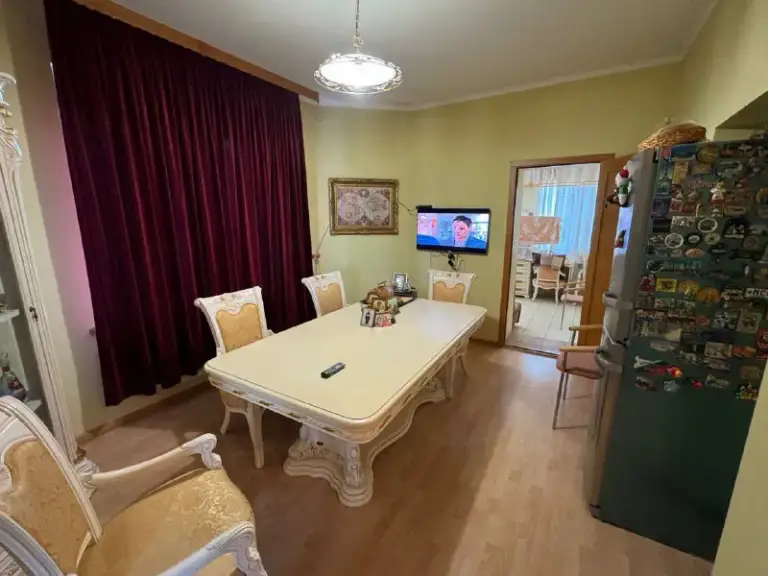 🔤🔤🔤🔤🔤🔤🔤🔤 🔤🔤🔤🔤
Продажа дома 🏡

Тихий центр - рядом отель прага - парк щербакова ‼️
Локация 🔝ул. Торецкая

Показ в любое время ключи 🔑 в агентсве ‼️
Документы готовы ‼️
📌Домашний кинотеатр, баня на дровах, гараж, теплый пол, кабинет, авто-полив растений, газовый котел !

Цена: 25.000.000
Квадратура 350
Земли 8 соток приватизираванных
Дом не требует ремонта

+79496455686 - фотография - 8