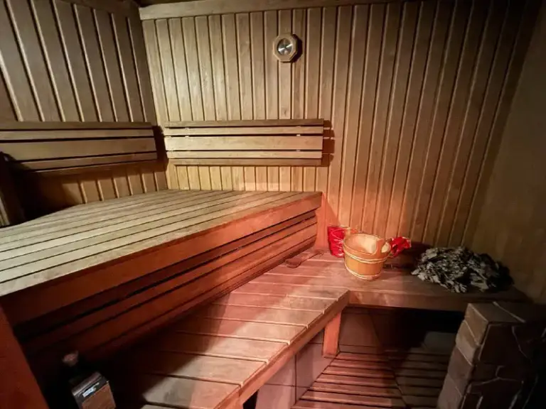 🔤🔤🔤🔤🔤🔤🔤🔤 🔤🔤🔤🔤
Продажа дома 🏡

Тихий центр - рядом отель прага - парк щербакова ‼️
Локация 🔝ул. Торецкая

Показ в любое время ключи 🔑 в агентсве ‼️
Документы готовы ‼️
📌Домашний кинотеатр, баня на дровах, гараж, теплый пол, кабинет, авто-полив растений, газовый котел !

Цена: 25.000.000
Квадратура 350
Земли 8 соток приватизираванных
Дом не требует ремонта

+79496455686 - фотография - 9