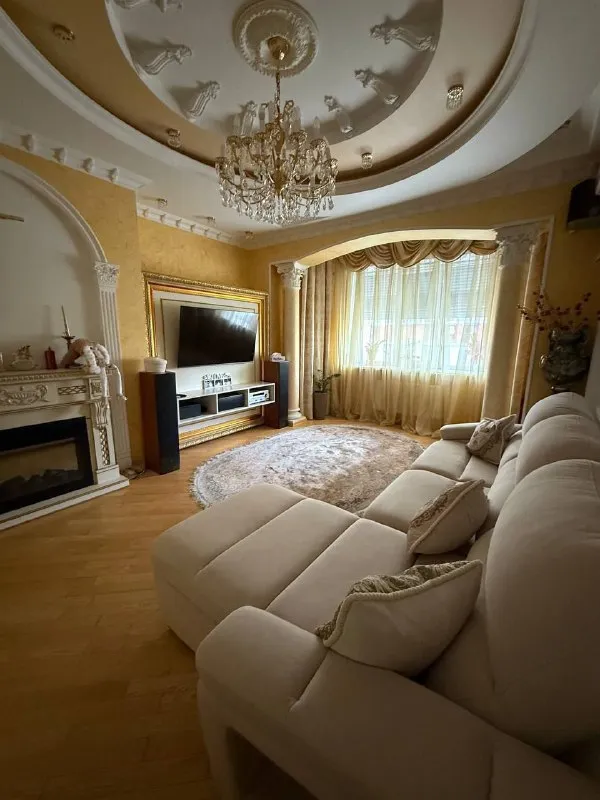Продажа 3х комнатной квартиры 

🌇Донецк жк "замковый" в ворошиловском районе,
Роза люксембург 80📍

✅В квартире дорогой качественный ремонт
✅Общая квадратура 115кв
✅Везде в комнатах венецианское покрытие
✅Спальня и зал паркет из дуба
✅В кухне все столешницы из мрамора
❗️Джакузи, столешница в ванной из мрамора
✅Система тёплый пол по всей квартире (электрическая).
✅Сигнализация, автоматические роллеты на окна.

Документы полностью готовы к быстрой сделке, прописанных нет. 👁показ возможен в любое время

💰Цена 15 000 000 ₽ торг уместен

📲☎️+79495131300

Подписаться  |  дать объявление - фотография - 4