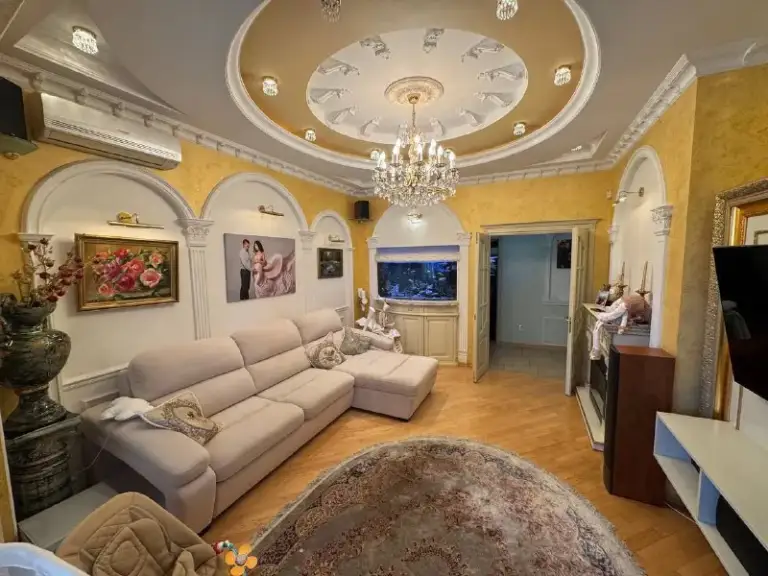 Продажа 3х комнатной квартиры 

🌇Донецк жк "замковый" в ворошиловском районе,
Роза люксембург 80📍

✅В квартире дорогой качественный ремонт
✅Общая квадратура 115кв
✅Везде в комнатах венецианское покрытие
✅Спальня и зал паркет из дуба
✅В кухне все столешницы из мрамора
❗️Джакузи, столешница в ванной из мрамора
✅Система тёплый пол по всей квартире (электрическая).
✅Сигнализация, автоматические роллеты на окна.

Документы полностью готовы к быстрой сделке, прописанных нет. 👁показ возможен в любое время

💰Цена 15 000 000 ₽ торг уместен

📲☎️+79495131300

Подписаться  |  дать объявление - фотография - 6