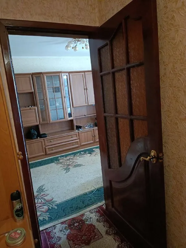 ‼️Аренда ! Пр. Ленинский‼️
Сдается 2х комнатная уютная квартира, комната раздельные. Этажность 7/9ти. Дом кооперативный, в шаговой доступности школа, остановки транспортные, храм, магазины.
Вода по графику доходит.
Новый пластиковый балкон.
Цена 28,000р + коммунальные!
Без животных и маленьких детей!
+79493268382 Виктория ан - фотография - 8