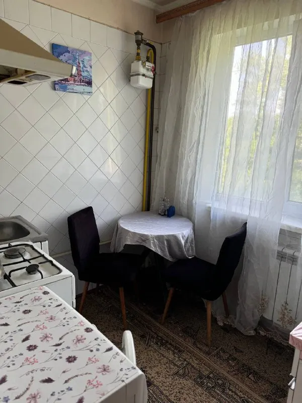 Сдаётся посуточно квартира
🌇Донецк, будённовский район
(Тихий, не обстреливаемый р-н) 📍
💦Вода холодная и горячая круглосуточно.
✅В квартире есть всё для комфортного проживания:
🛜Wifi; 📺smart-tv,
🥮Микроволновая печь;
☕️Электрочайник;🧺чистые полотенца и постельное бельё;фен;стиральная машина;
❄ Кондиционер.
🚭В квартире курить запрещено есть балконы.
💰Цены от 4500-6500 ₽/сутки
📲☎️+79494960090
Подписаться | дать объявление - фотография - 5