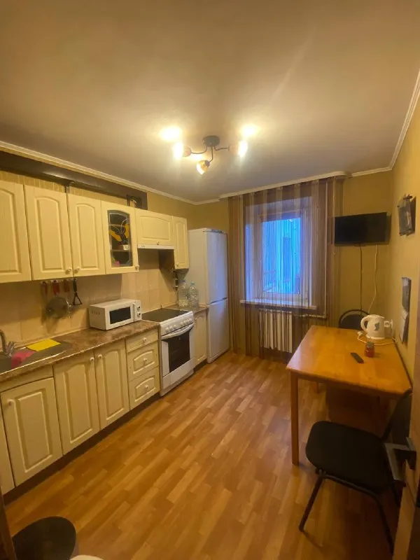Посуточно 1 комнатная квартира
🌇Донецк, ул. Куйбышева 216
Рядом с жд вокзалом, жд рынком, рядом «галактика» республиканский магазин📍
✅Дом 2/16 этажей
👍Есть все для комфортного проживания: кухонная плита, микроволновая печь, холодильник, чайник, wi-fi, кондиционер, телевизор, бойлер, ванная комната/туалет раздельные,
2-Х местная спальная кровать, стиральная машинка, утюг, фен для волос. Вода 24/7 установлена накопительная система на 500 л.
Транспорт в шаговой доступности
🚬Курение разрешено строго на кухне
❌Жилье не сдается для шумных вечеринок
📑Паспорт рф обязательно
❗️При заезде берется залог 2000₽ при выезде- возвращается
⏰Заезд с 14:00 выезд до 12:00
💰Стоимость 5000₽/сутки
📲☎️+7 (949) 4350069 ;
📲☎️+7 (916) 756-63-42
Недвижимость днр - фотография - 5
