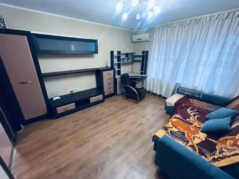 Продажа двухкомнатной квартиры

🌇Comfort-class квартира в самом центре донецка, лучшее расположение. В 500 метрах: школа №9, набережная, пляж, дом быта "кальмиус", ск "динамо" лучшие жк города (диск, пирамида, панорамный)📍

❗️У вас есть возможность стать владельцем крупногабаритной двухкомнатной квартиры у набережной❗️

💧Вода - доходит
✅ 1 Этаж - высокий цоколь
✅Свежий ремонт
🎁Все что вы видите на фото - остается в квартире на момент сделки!
✅Площадь 50м2

💰Стоимость 6,5 млн. ₽

📲☎️ +79495131300
👀Показ в любое ⏰время
Ключи в агентстве🔑

Подписаться | дать объявление - фотография - 2