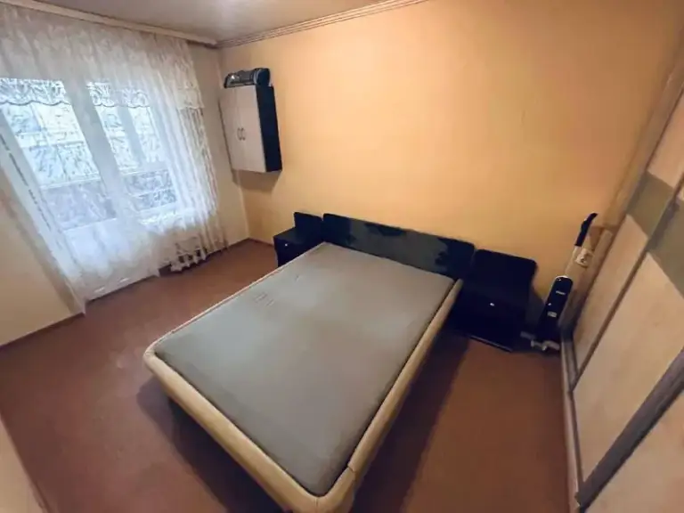 Продажа двухкомнатной квартиры

🌇Comfort-class квартира в самом центре донецка, лучшее расположение. В 500 метрах: школа №9, набережная, пляж, дом быта "кальмиус", ск "динамо" лучшие жк города (диск, пирамида, панорамный)📍

❗️У вас есть возможность стать владельцем крупногабаритной двухкомнатной квартиры у набережной❗️

💧Вода - доходит
✅ 1 Этаж - высокий цоколь
✅Свежий ремонт
🎁Все что вы видите на фото - остается в квартире на момент сделки!
✅Площадь 50м2

💰Стоимость 6,5 млн. ₽

📲☎️ +79495131300
👀Показ в любое ⏰время
Ключи в агентстве🔑

Подписаться | дать объявление - фотография - 3
