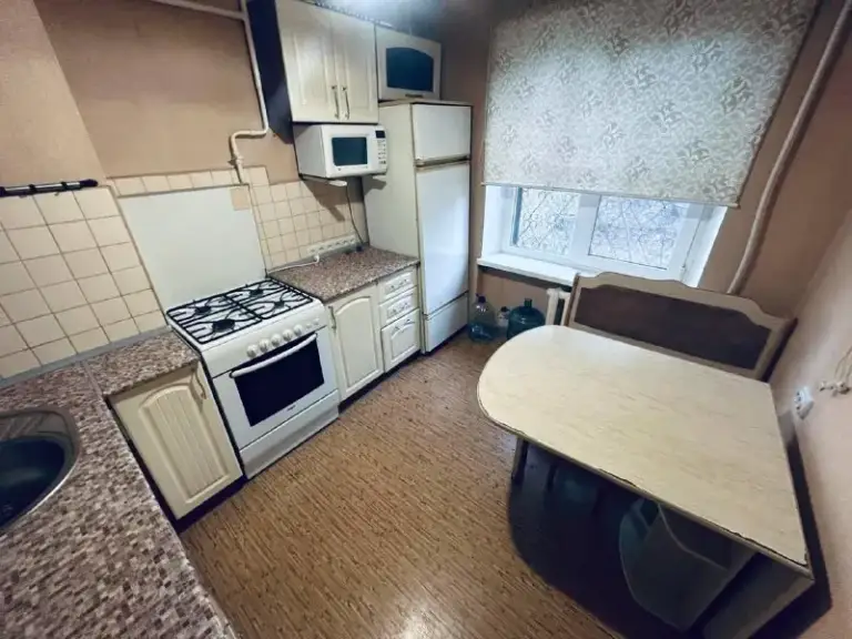 Продажа двухкомнатной квартиры

🌇Comfort-class квартира в самом центре донецка, лучшее расположение. В 500 метрах: школа №9, набережная, пляж, дом быта "кальмиус", ск "динамо" лучшие жк города (диск, пирамида, панорамный)📍

❗️У вас есть возможность стать владельцем крупногабаритной двухкомнатной квартиры у набережной❗️

💧Вода - доходит
✅ 1 Этаж - высокий цоколь
✅Свежий ремонт
🎁Все что вы видите на фото - остается в квартире на момент сделки!
✅Площадь 50м2

💰Стоимость 6,5 млн. ₽

📲☎️ +79495131300
👀Показ в любое ⏰время
Ключи в агентстве🔑

Подписаться | дать объявление - фотография - 4