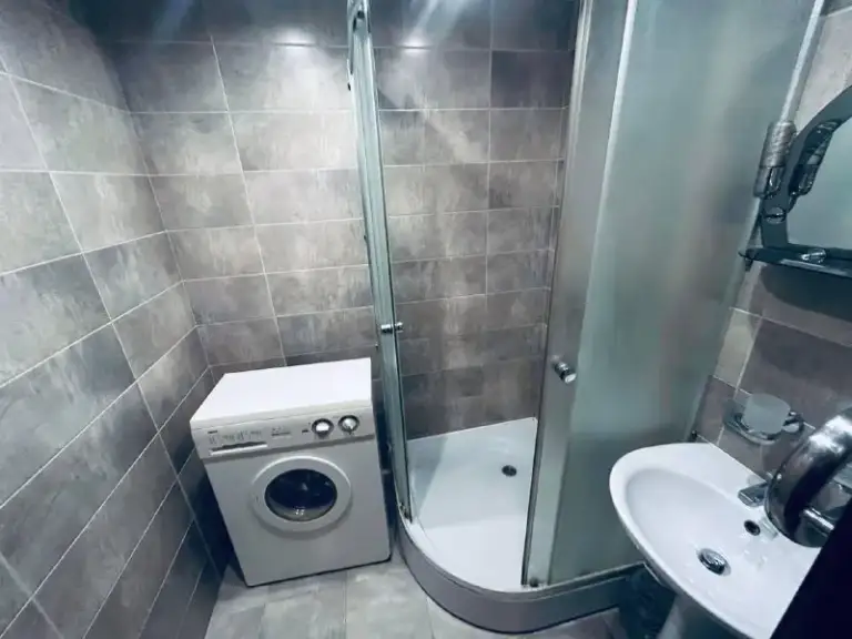 Продажа двухкомнатной квартиры

🌇Comfort-class квартира в самом центре донецка, лучшее расположение. В 500 метрах: школа №9, набережная, пляж, дом быта "кальмиус", ск "динамо" лучшие жк города (диск, пирамида, панорамный)📍

❗️У вас есть возможность стать владельцем крупногабаритной двухкомнатной квартиры у набережной❗️

💧Вода - доходит
✅ 1 Этаж - высокий цоколь
✅Свежий ремонт
🎁Все что вы видите на фото - остается в квартире на момент сделки!
✅Площадь 50м2

💰Стоимость 6,5 млн. ₽

📲☎️ +79495131300
👀Показ в любое ⏰время
Ключи в агентстве🔑

Подписаться | дать объявление - фотография - 6