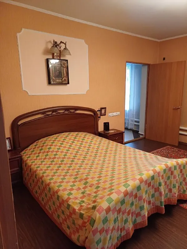 Продам двухкомнатный 🏡 дом

🌇На элитной улице с прекрасным месторасположением
(Выезд на ул. Артема), ориентир радио рынок маяк/20-я гор. Больница, рядом водоем. 📍

✅Площадь (58м. Кв. )
✅В доме две комнаты, просторная гостиная, удобства. ✅достойный ремонт (на полу ламинат). Электро. Отопление (электро-котел).
✅Центральная канализация.
✅Двор выложен плиткой фэм.
✅Участок 9 соток.

💰Цена 4 000 000 ₽ (без торга).

📲☎️+7 949 470 04 83 (Феникс),
📲☎️+7 949 796 89 69 (Миранда)
Ан анна

Подписаться | дать объявление - фотография - 4