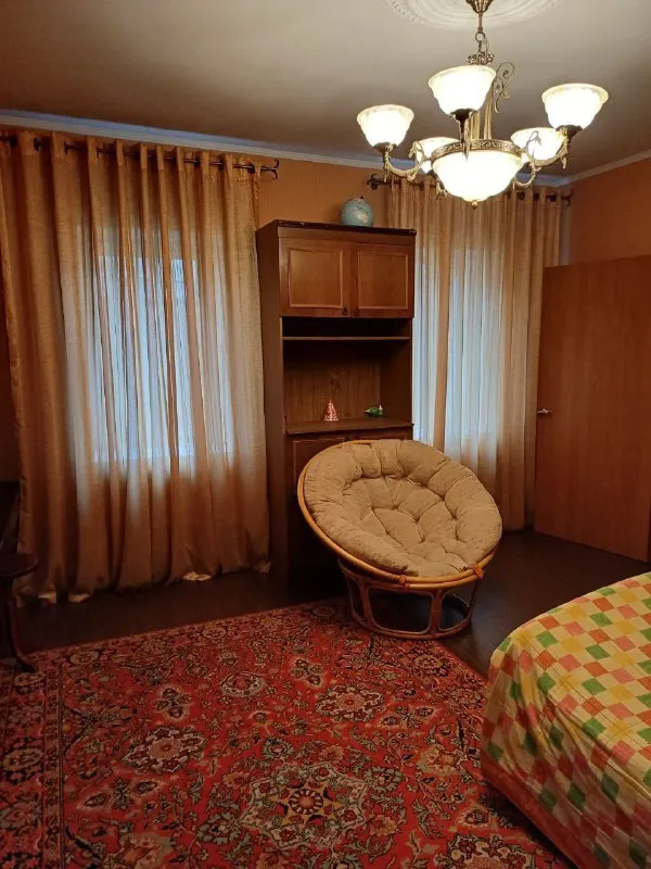 Продам 2х комн дом (58м. Кв. ) на элитной улице с прекрасным месторасположением (выезд на ул. Артема), ориентир радио рынок маяк/20-я гор. Больница, рядом водоем. В доме две комнаты, просторная гостиная, удобства. Достойный ремонт (на полу ламинат). Электро. Отопление (электро-котел). Центральная канализация. Двор выложен плиткой фэм. Участок 9 соток. Цена 4 000 000 руб. (без торга). Ан анна +7 949 470 04 83 (феникс), +7 949 796 89 69 (миранда). - фотография - 4