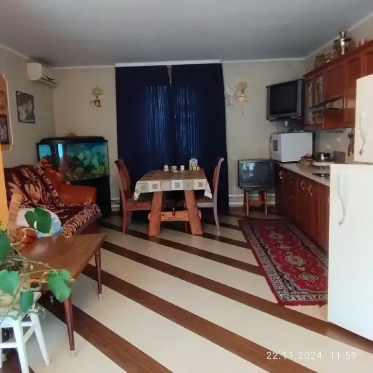 Продам 2х комн дом (58м. Кв. ) на элитной улице с прекрасным месторасположением (выезд на ул. Артема), ориентир радио рынок маяк/20-я гор. Больница, рядом водоем. В доме две комнаты, просторная гостиная, удобства. Достойный ремонт (на полу ламинат). Электро. Отопление (электро-котел). Центральная канализация. Двор выложен плиткой фэм. Участок 9 соток. Цена 4 000 000 руб. (без торга). Ан анна +7 949 470 04 83 (феникс), +7 949 796 89 69 (миранда). - фотография - 5