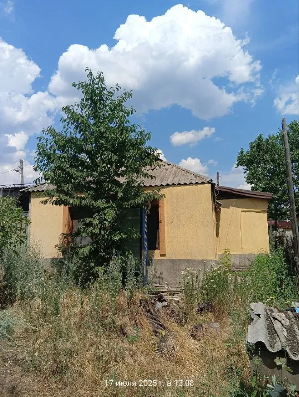 Продам 2х комн. Дом, 48м. Кв. (комнаты раздельные) на красном пахаре с газовым отоплением и удобствами. Окна пластиковые. Жилое состояние. Крыша в хорошем состоянии. Участок узкий – 4 сотки. Ориентир – ул. Правды. Цена 1 400 000руб. Ан анна +7 949 470 04 83 (феникс), +7 949 796 89 69 (миранда). - фотография - 1