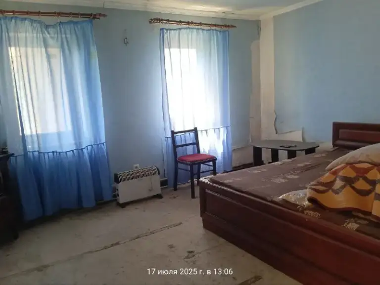 Продам 2х комн. Дом, 48м. Кв. (комнаты раздельные) на красном пахаре с газовым отоплением и удобствами. Окна пластиковые. Жилое состояние. Крыша в хорошем состоянии. Участок узкий – 4 сотки. Ориентир – ул. Правды. Цена 1 400 000руб. Ан анна +7 949 470 04 83 (феникс), +7 949 796 89 69 (миранда). - фотография - 3